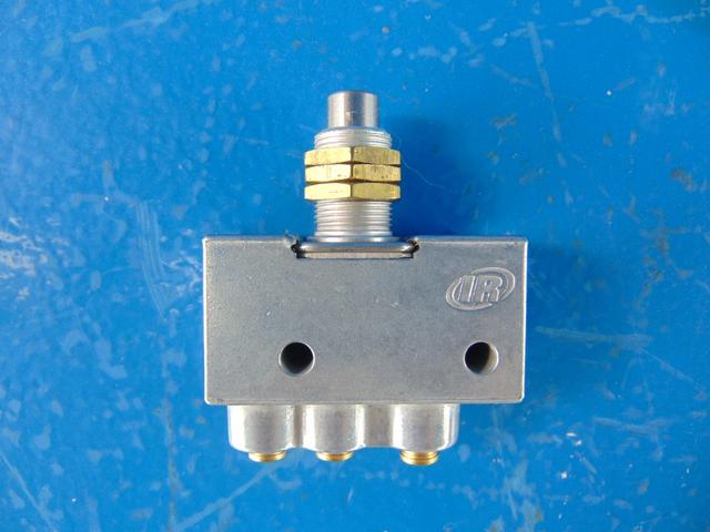 Ingersoll Rand ARO 4LB49 3 Way Manual Air Control Valve