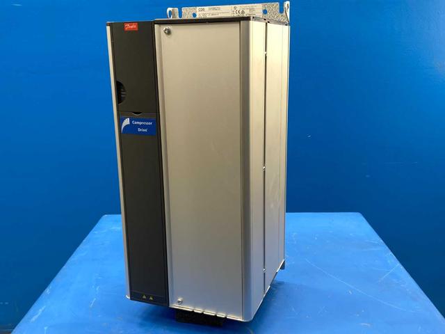 Danfoss 134F9371 Compressor Drive Frequency Converter 40 HP / 30 kW IN: 3x380-480V 50/60 Hz 55/47 A SW Ver.:04.04