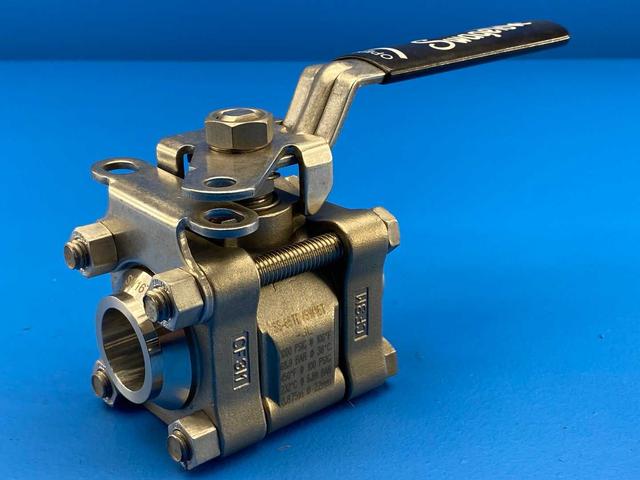 Swagelok Directional Valve CF3M, 7/8" 1000PSIG